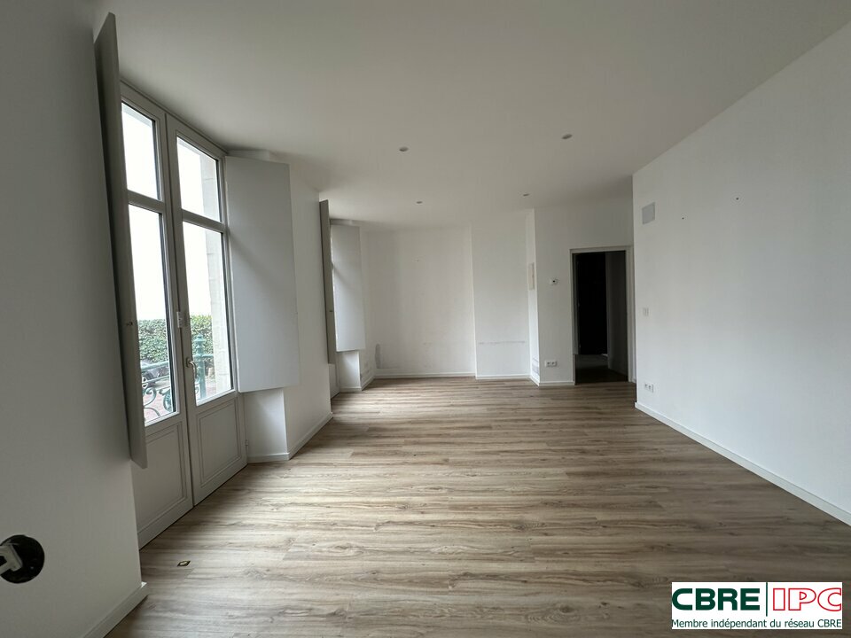 CBRE IPC Immobilier d'entreprise VENTE Bureau  BIARRITZ 7302SD