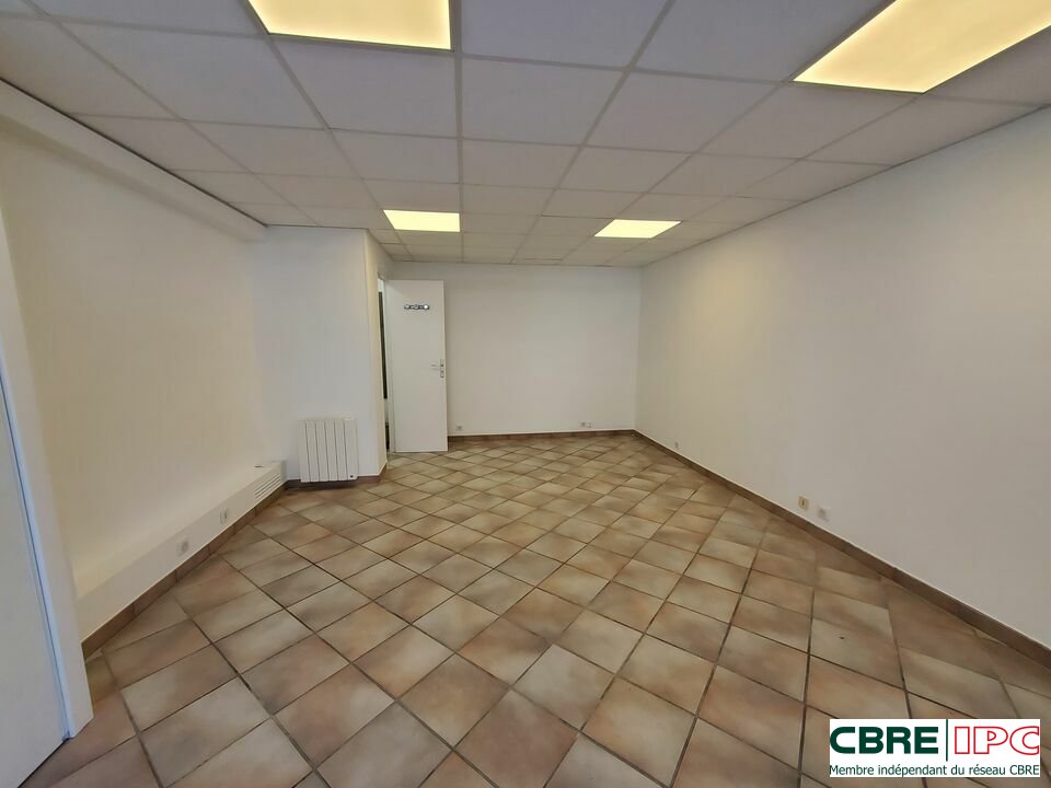 CBRE IPC Immobilier d'entreprise LOCATION Local commercial  CIBOURE 7413AG