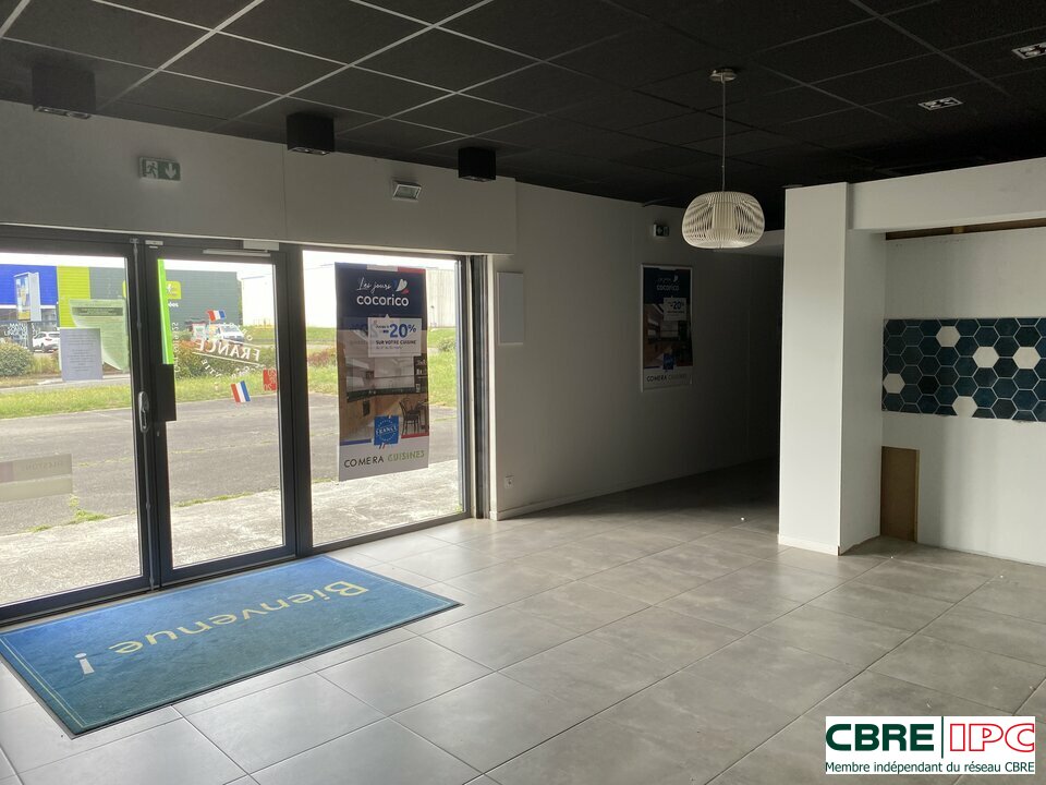 CBRE IPC Immobilier d'entreprise LOCATION Local commercial  SAINT PAUL LES DAX 7554YA