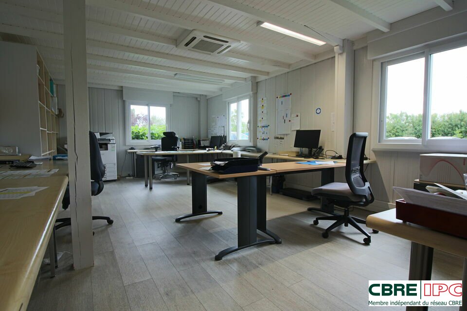 CBRE IPC Immobilier d'entreprise VENTE Local d'activités  SERRES CASTET 7563FL