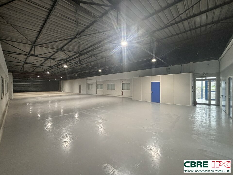 CBRE IPC Immobilier d'entreprise LOCATION Local d'activités  SERRES CASTET 7574FL