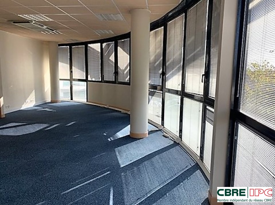 CBRE IPC Immobilier d'entreprise LOCATION Bureau  PAU 7044YA2