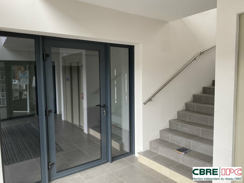 CBRE IPC Immobilier d'entreprise LOCATION Bureau  SAINT PIERRE DU MONT 7456YA