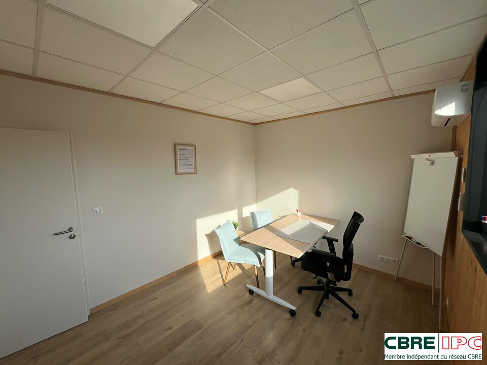 CBRE IPC Immobilier d'entreprise LOCATION Bureau  URRUGNE 7782PC