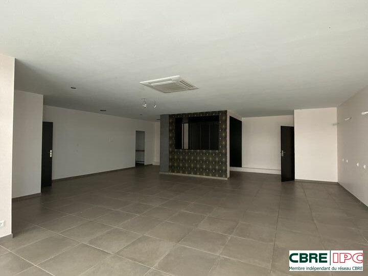 CBRE IPC Immobilier d'entreprise VENTE Local commercial ANGLET 7254FD
