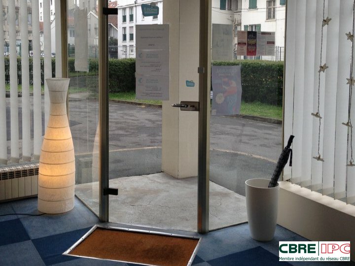 CBRE IPC Immobilier d'entreprise LOCATION Local commercial BAYONNE 7383FD