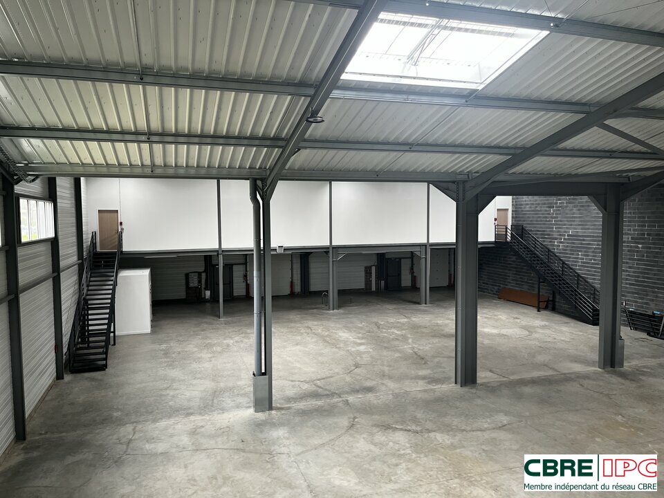 CBRE IPC Immobilier d'entreprise LOCATION Local d'activités PAU 7422FL