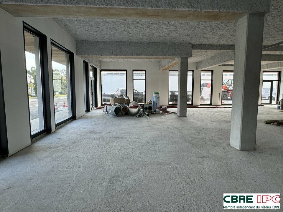 CBRE IPC Immobilier d'entreprise LOCATION Local commercial ANGLET 7480FD6