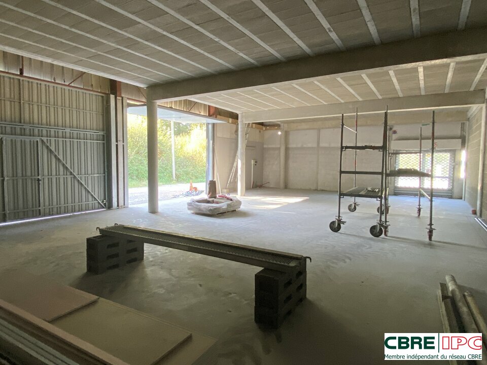 CBRE IPC Immobilier d'entreprise LOCATION Local d'activités  URCUIT 7571LB/PC