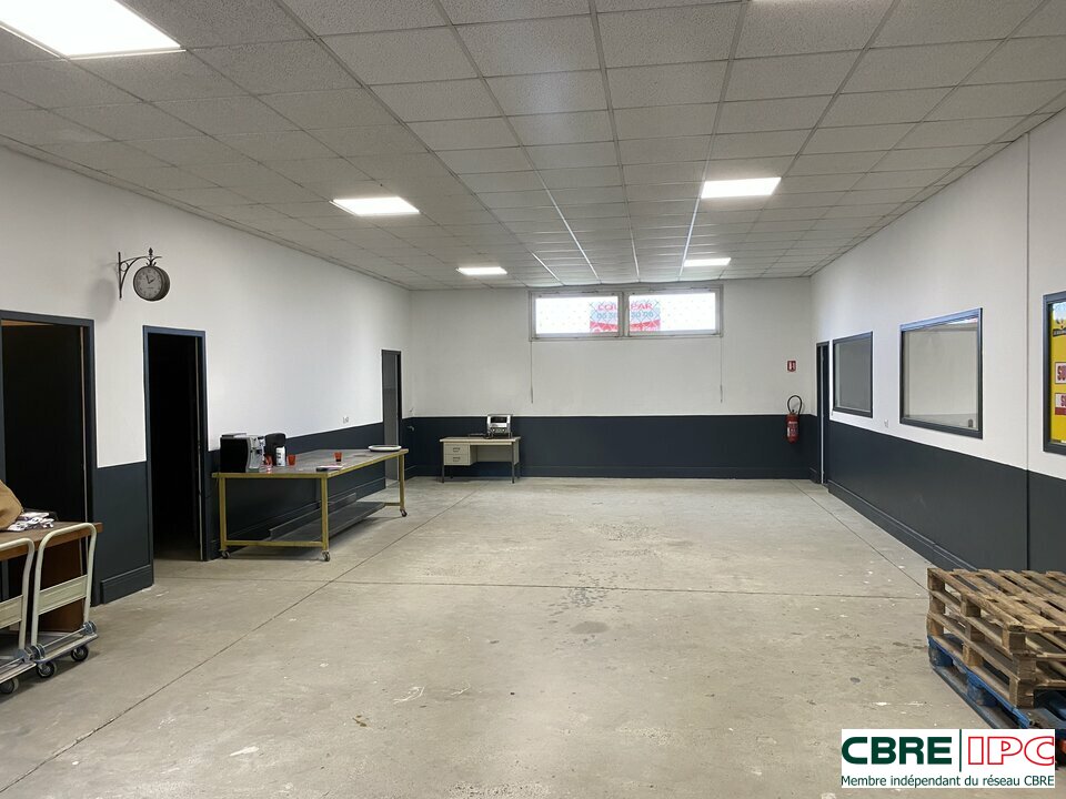 CBRE IPC Immobilier d'entreprise LOCATION Local d'activités SAINT-PIERRE-DU-MONT 7747YA