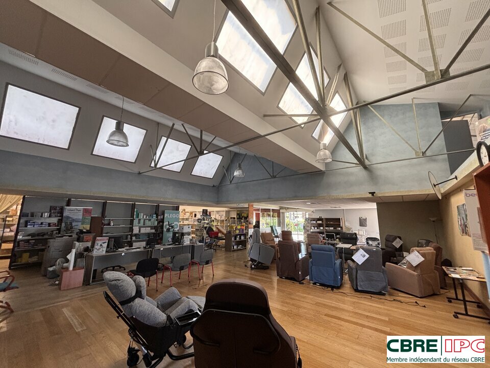 CBRE IPC Immobilier d'entreprise LOCATION Local commercial PAU 7850FL