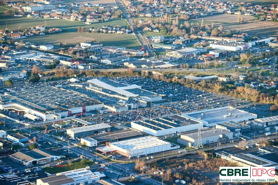CBRE IPC Immobilier d'entreprise CESSION DAB Local d'activités LONS 7854FL