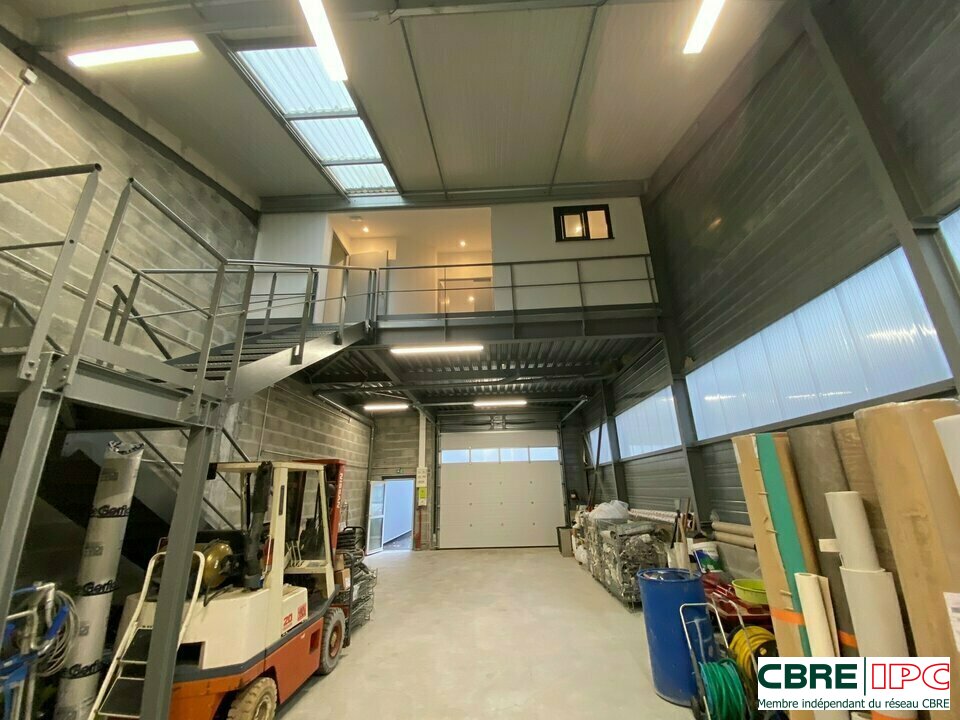 CBRE IPC Immobilier d'entreprise VENTE Local d'activités VILLEFRANQUE 7796PC