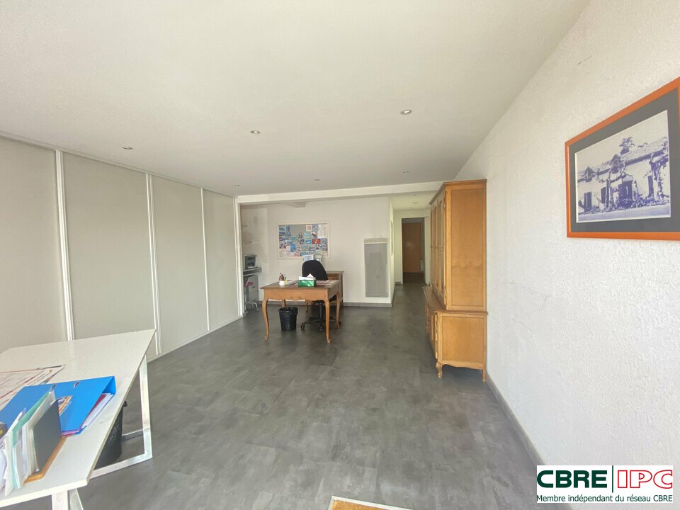 CBRE IPC Immobilier d'entreprise LOCATION Local commercial  ANGLET 7897FD