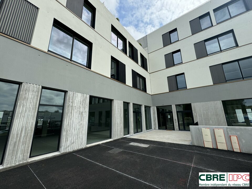 CBRE IPC Immobilier d'entreprise LOCATION Local commercial  ANGLET 7480FD7