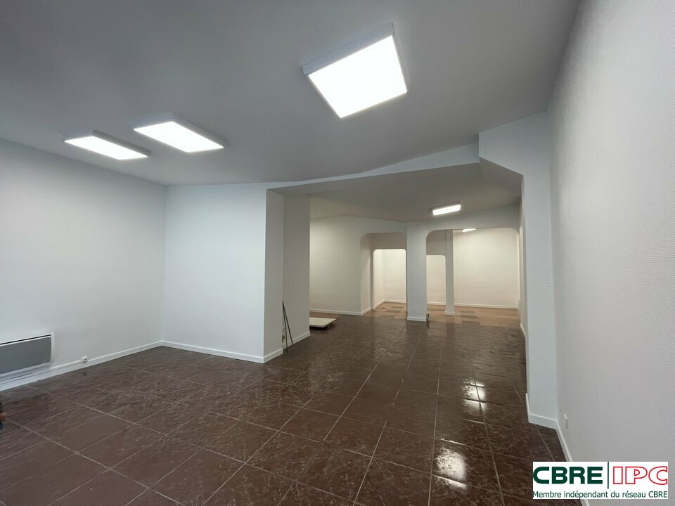 CBRE IPC Immobilier d'entreprise LOCATION Local commercial  HENDAYE 7886PC