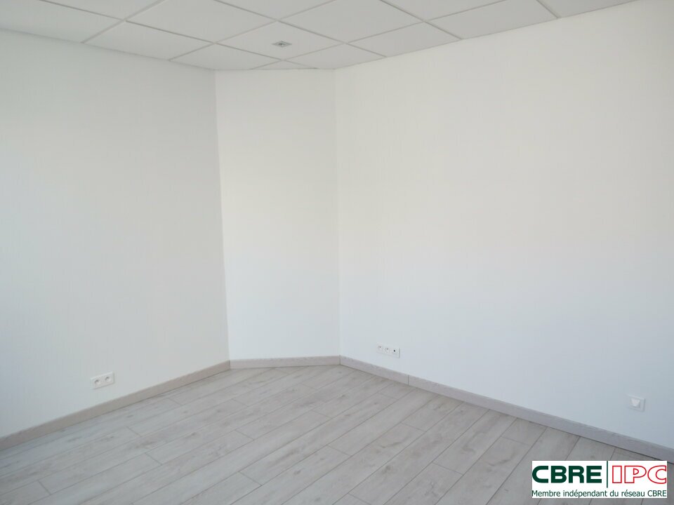 CBRE IPC Immobilier d'entreprise LOCATION Bureau  SAINT PIERRE D IRUBE 7954FD