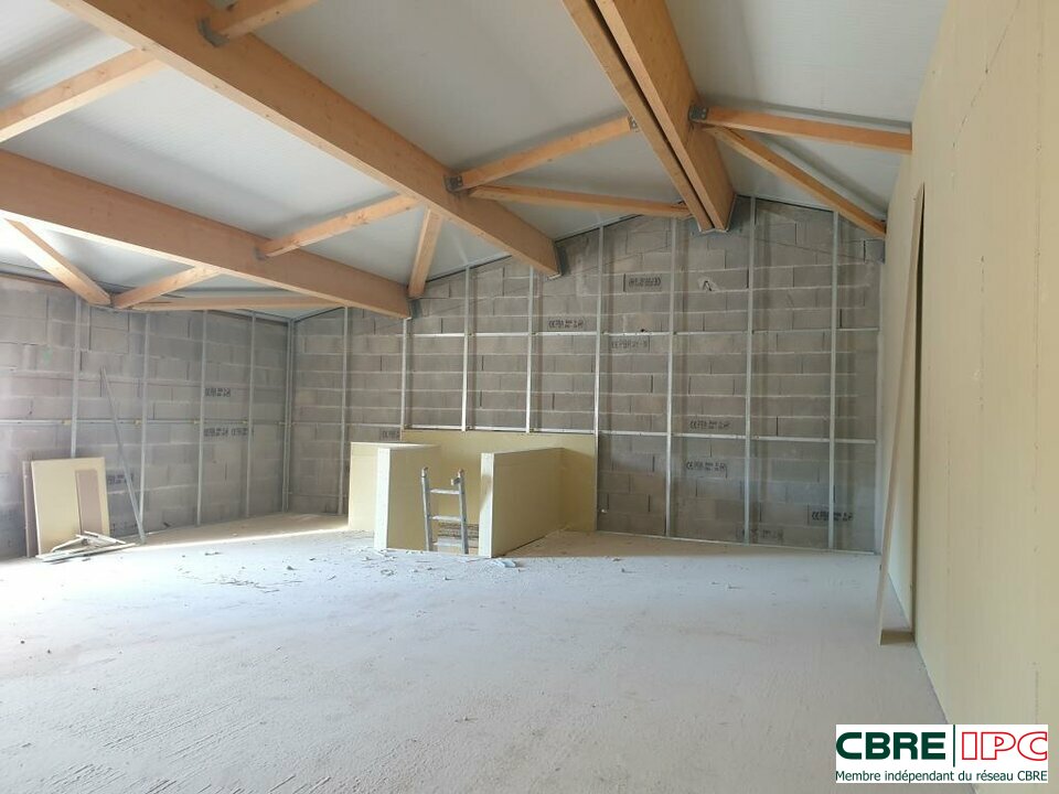 CBRE IPC Immobilier d'entreprise LOCATION Bureau  LOUHOSSOA 7282PC