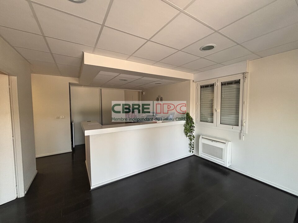 CBRE IPC Immobilier d'entreprise VENTE Local d'activités  LONS 08102025FL