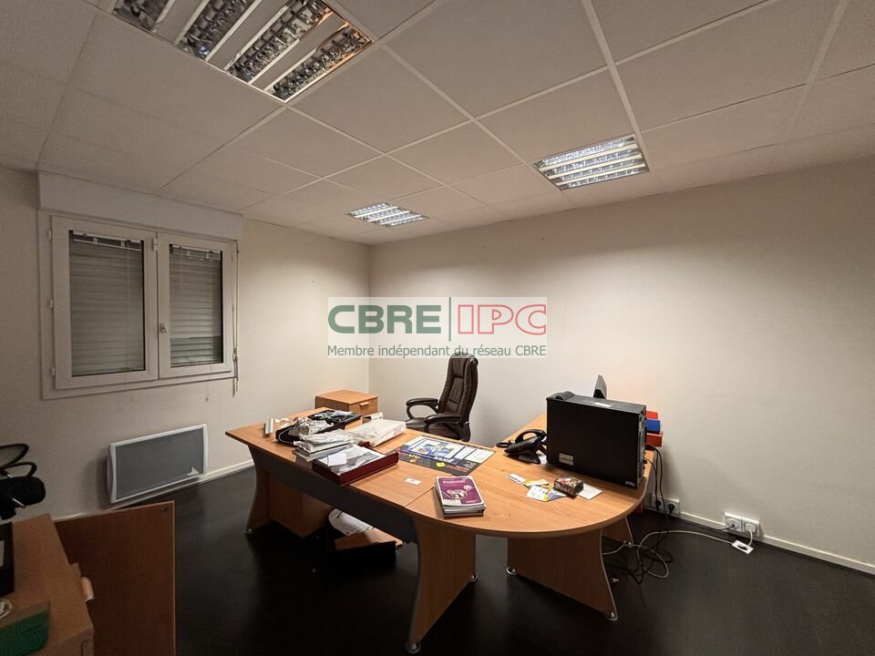 CBRE IPC Immobilier d'entreprise VENTE Local d'activités  LONS 08102025FL