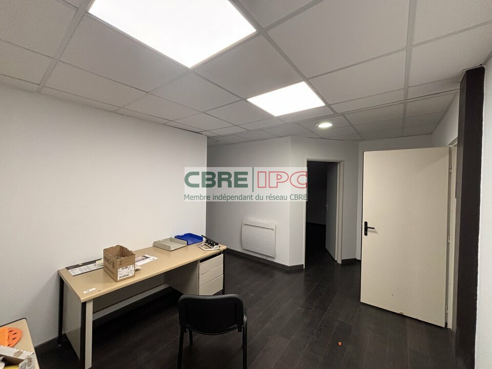 CBRE IPC Immobilier d'entreprise VENTE Local d'activités  LONS 08102025FL