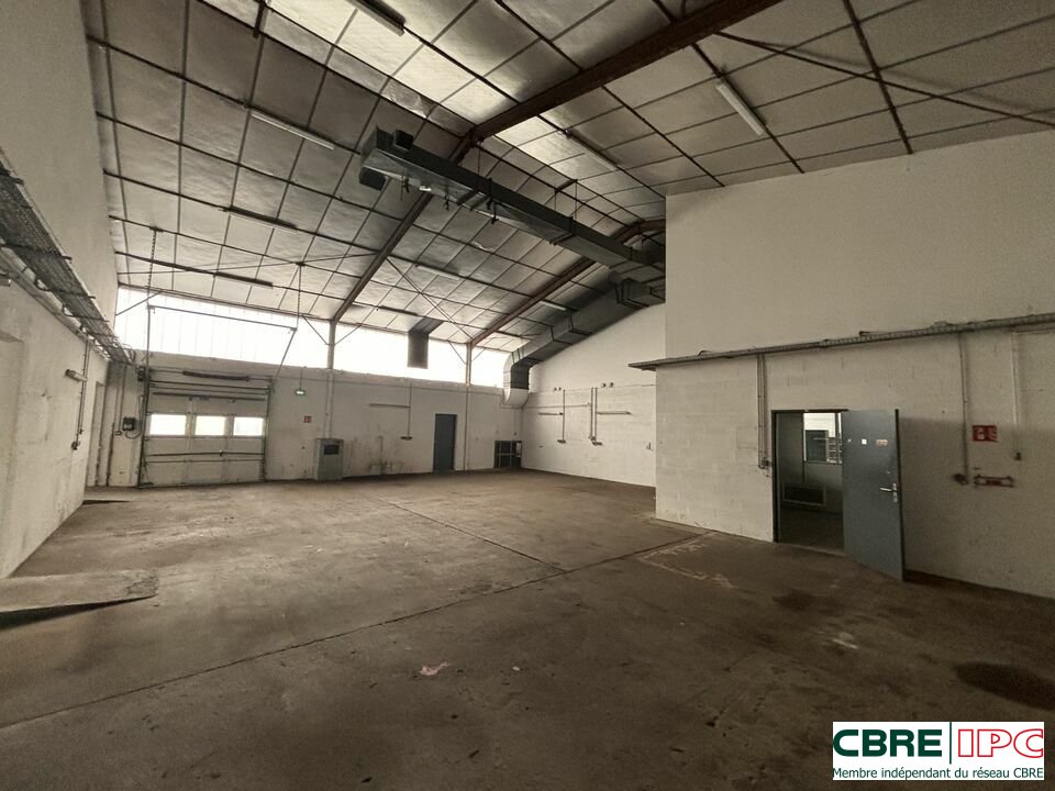 CBRE IPC Immobilier d'entreprise VENTE Local d'activités LONS 7632FL