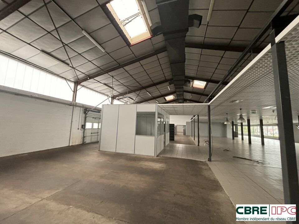CBRE IPC Immobilier d'entreprise VENTE Local d'activités LONS 7632FL