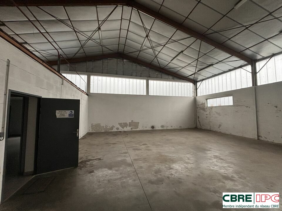 CBRE IPC Immobilier d'entreprise VENTE Local d'activités LONS 7632FL