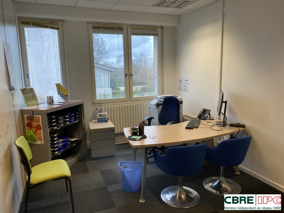CBRE IPC Immobilier d'entreprise VENTE Bureau MONT-DE-MARSAN 7745YA