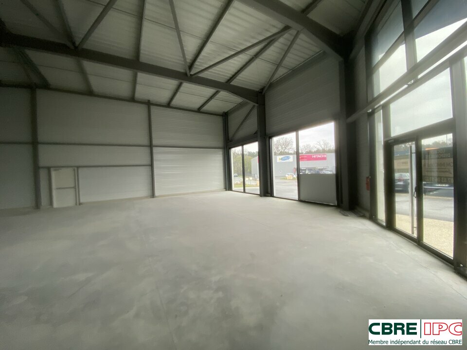 CBRE IPC Immobilier d'entreprise LOCATION Local commercial  MEES 7774YA