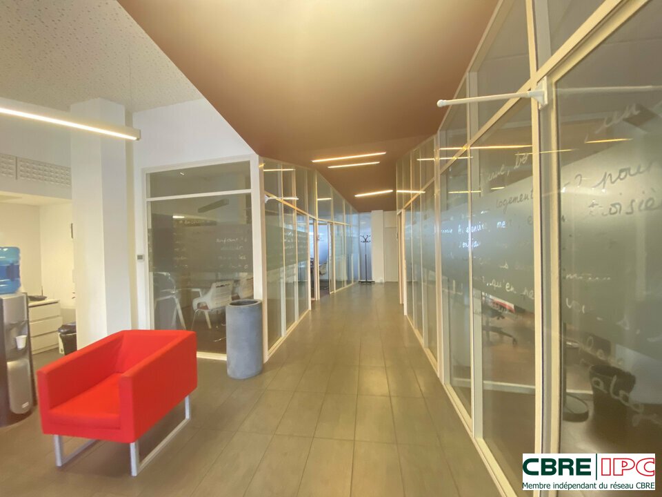 CBRE IPC Immobilier d'entreprise LOCATION Local commercial ANGLET 7902FD2