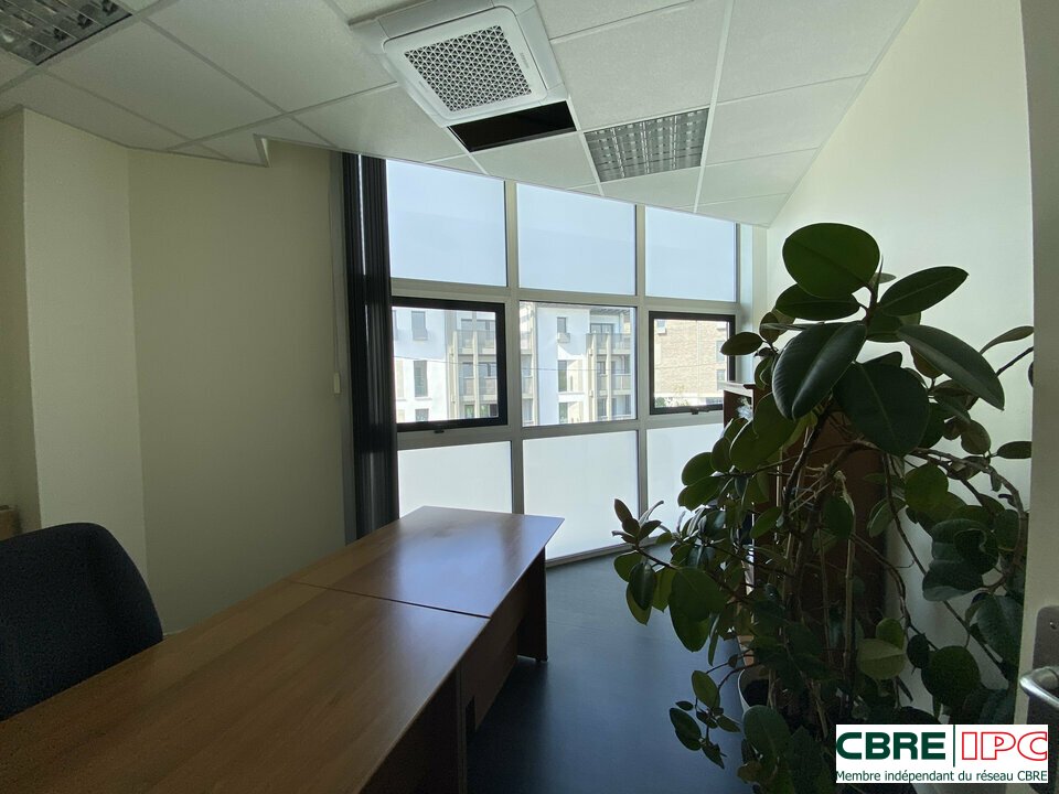 CBRE IPC Immobilier d'entreprise LOCATION Bureau ANGLET 7952FD