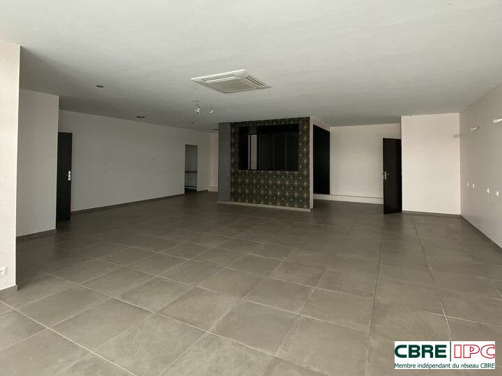 CBRE IPC Immobilier d'entreprise LOCATION Local commercial  ANGLET 7960FD