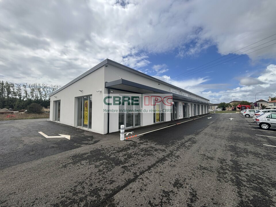 CBRE IPC Immobilier d'entreprise VENTE Local commercial  SAULT DE NAVAILLES 7992FL