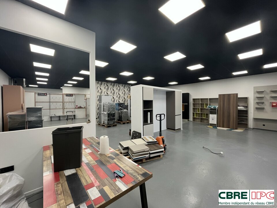 CBRE IPC Immobilier d'entreprise LOCATION Local commercial  ANGLET 8009FD/PC