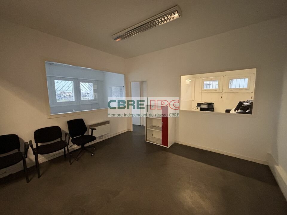 CBRE IPC Immobilier d'entreprise LOCATION Local d'activités  LONS 8031FL