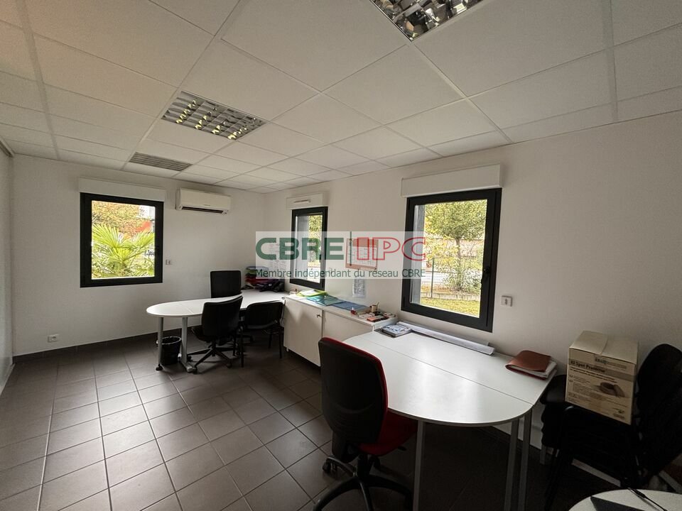 CBRE IPC Immobilier d'entreprise LOCATION Local d'activités PAU FL08112025