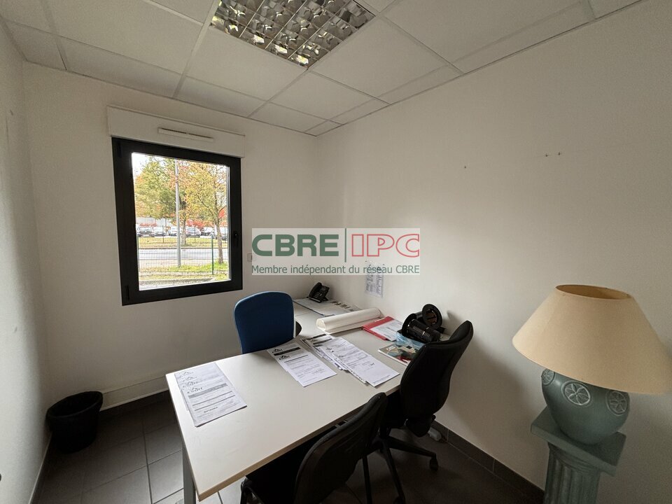 CBRE IPC Immobilier d'entreprise LOCATION Local d'activités PAU FL08112025