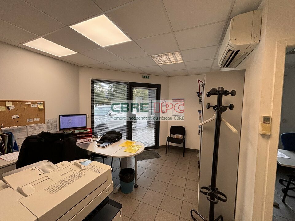 CBRE IPC Immobilier d'entreprise LOCATION Local d'activités PAU FL08112025
