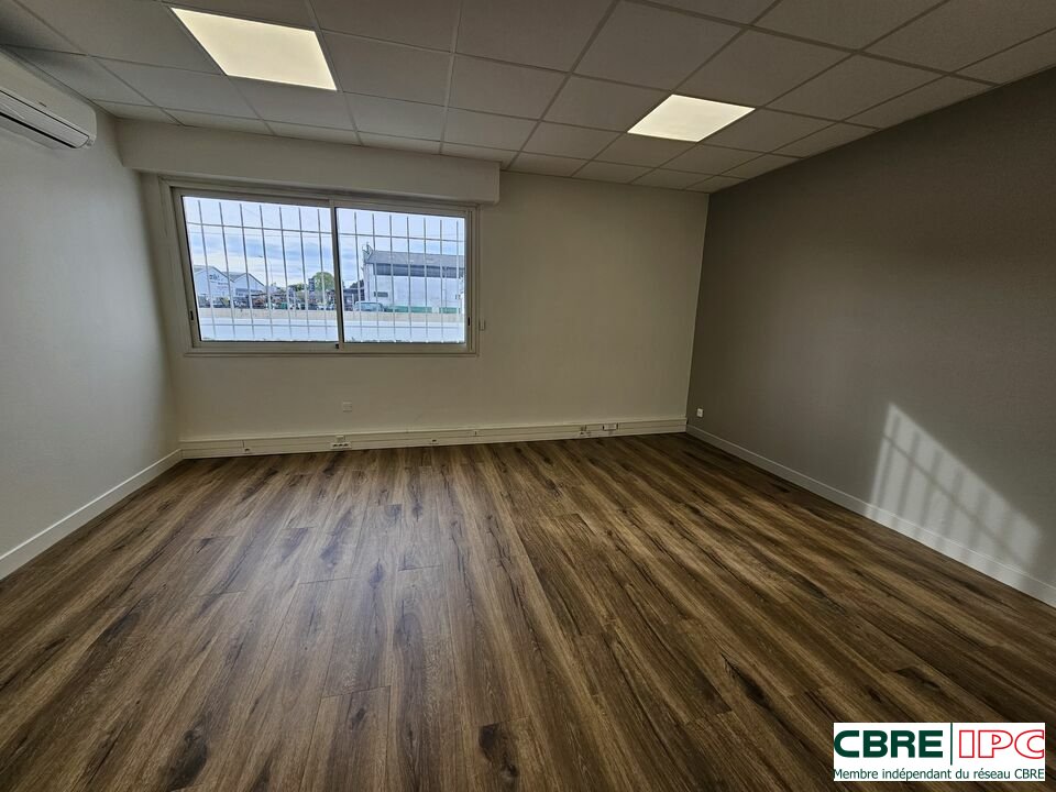 CBRE IPC Immobilier d'entreprise LOCATION Local d'activités LONS 7466FL