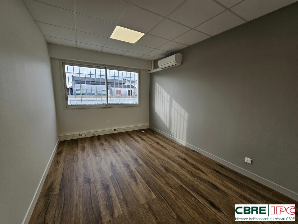 CBRE IPC Immobilier d'entreprise LOCATION Local d'activités LONS 7466FL