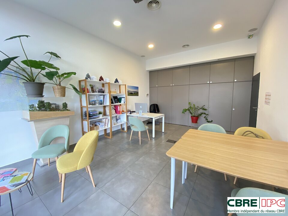 CBRE IPC Immobilier d'entreprise LOCATION Local commercial ANGLET 7643FD2