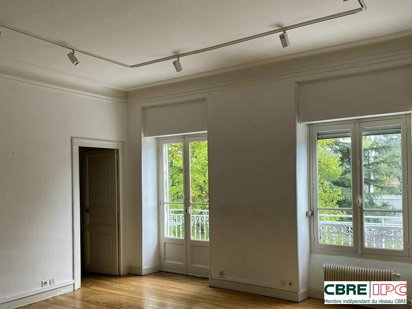 CBRE IPC Immobilier d'entreprise VENTE Bureau PAU 7748FL