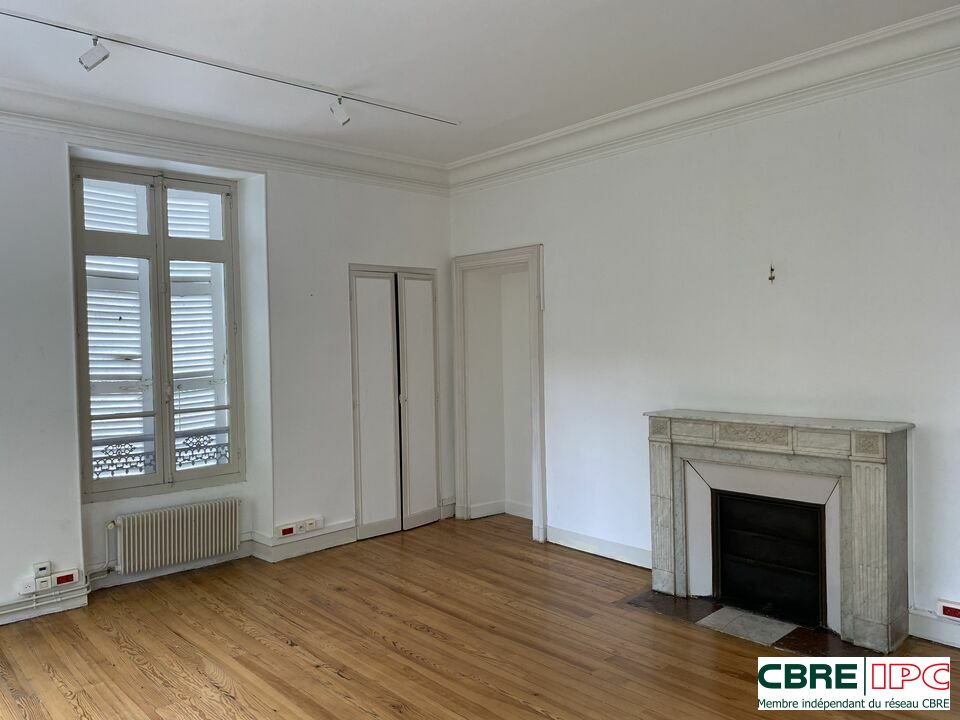 CBRE IPC Immobilier d'entreprise VENTE Bureau PAU 7748FL