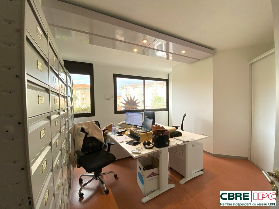 CBRE IPC Immobilier d'entreprise LOCATION Bureau  BIARRITZ 7793FD