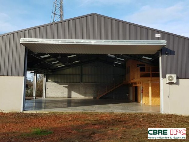 CBRE IPC Immobilier d'entreprise VENTE Local d'activités BENQUET 7869YA