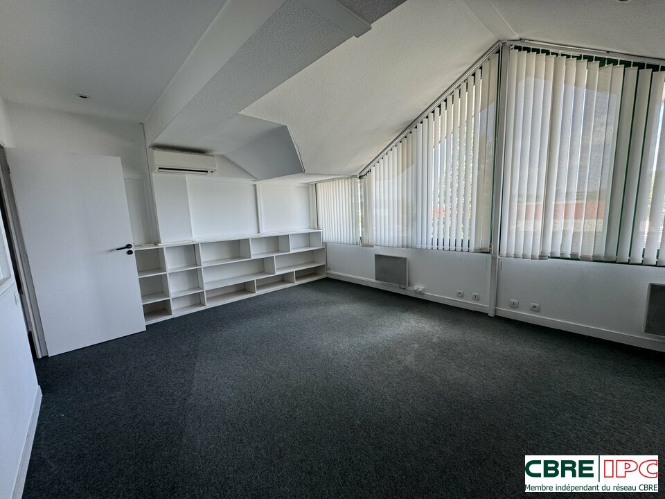 CBRE IPC Immobilier d'entreprise VENTE Bureau  ANGLET 7904FD