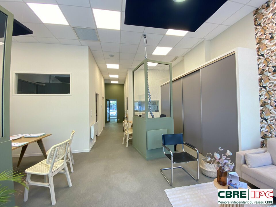 CBRE IPC Immobilier d'entreprise VENTE Local commercial ANGLET 8051FD