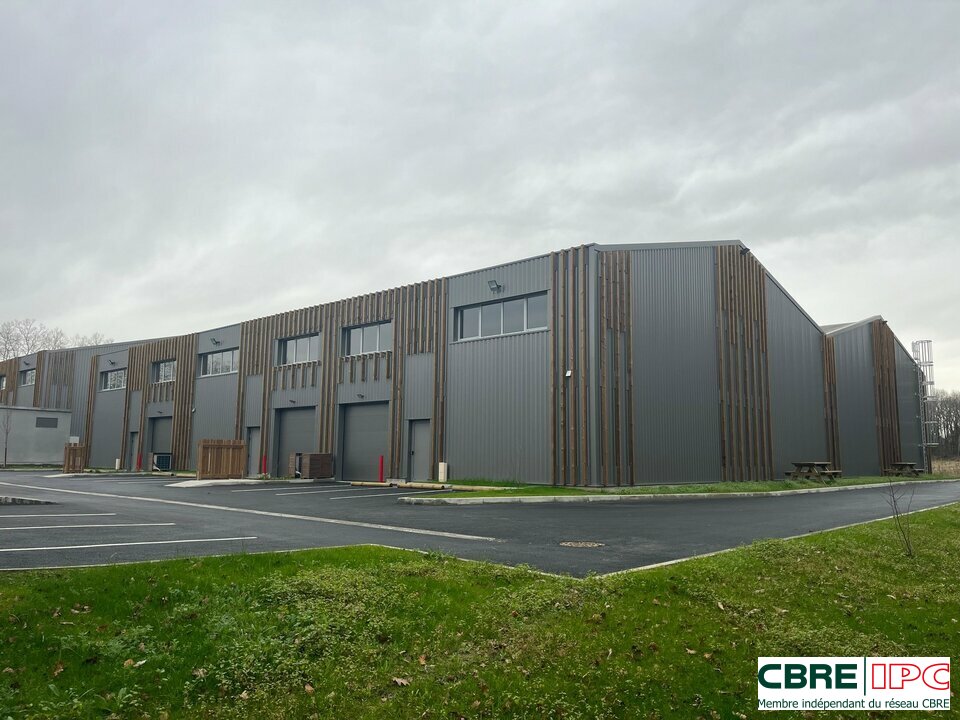 CBRE IPC Immobilier d'entreprise LOCATION Local d'activités PAU 7422FL3