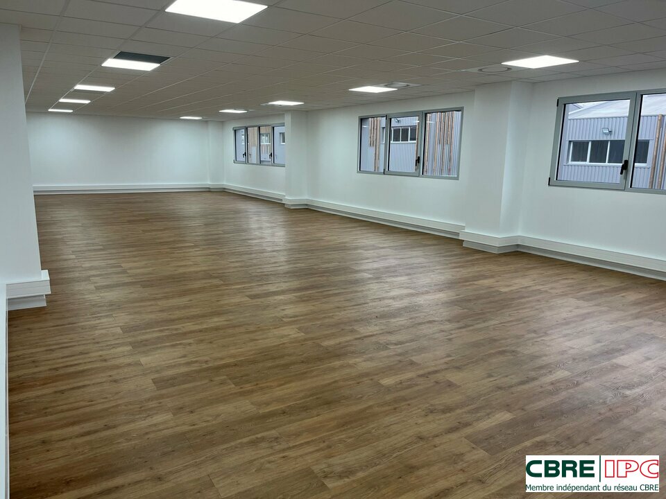 CBRE IPC Immobilier d'entreprise LOCATION Local d'activités PAU 7422FL3